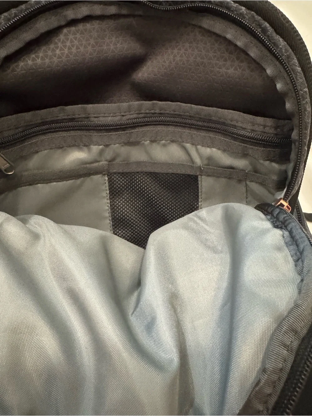 The North Face NWOT Borealis Backpack with Rose Gold Hardware Women’s 27L